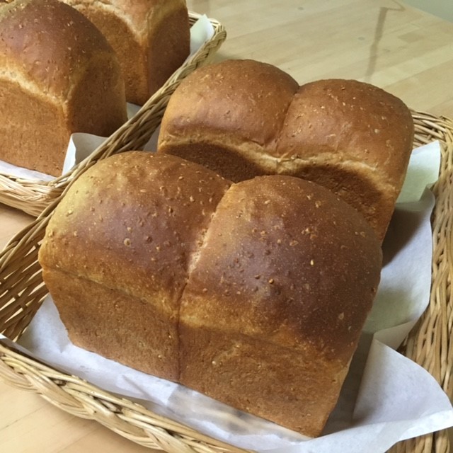 白ごま食パン